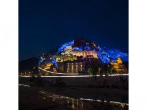 中國城鄉(xiāng)武漢總部基地夜景照明項目